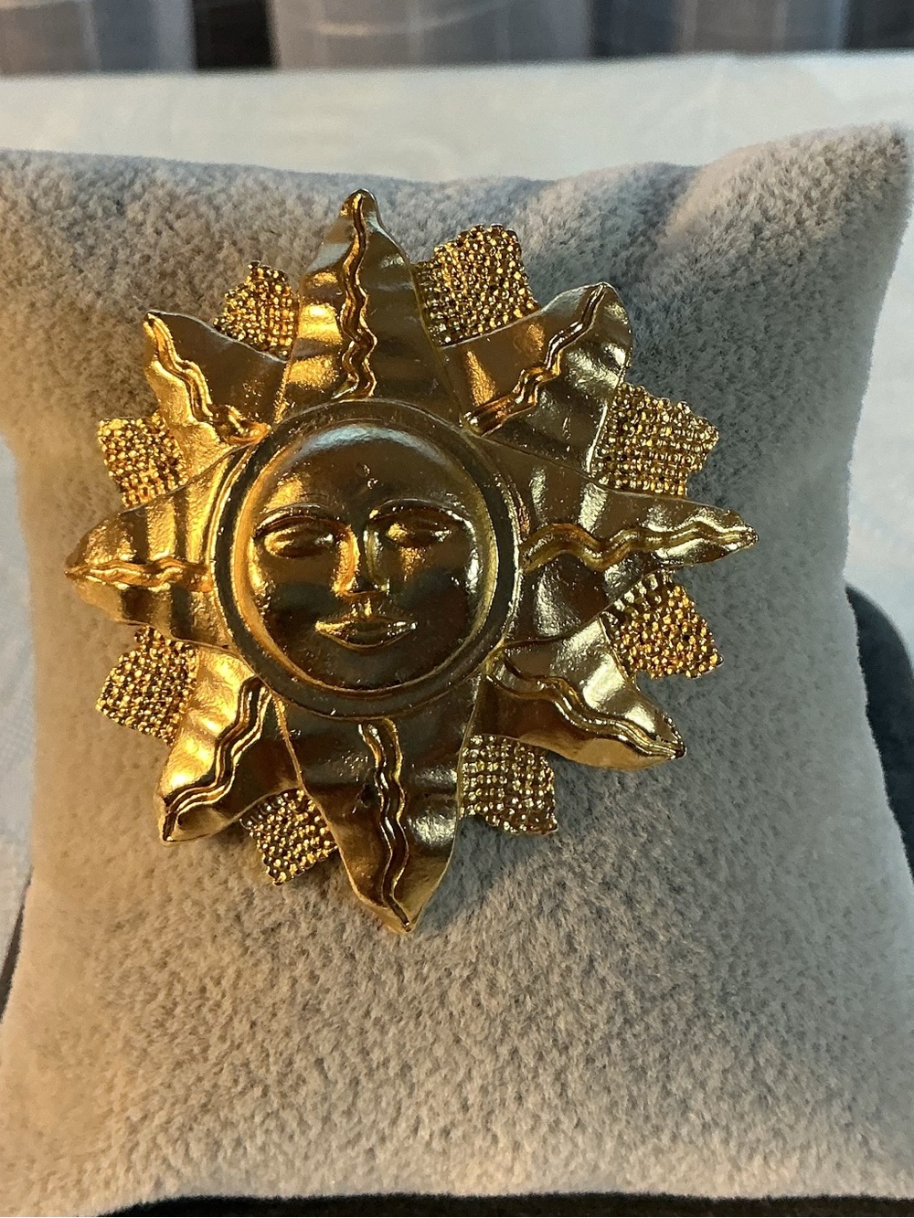 Robert Zentall Signed Celestial Smiling Sunburst Vintage Gold Tone Brooch